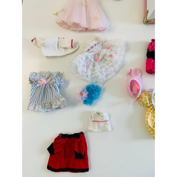 Ginny Doll, Trunk, and Clothing - Picture 4 of 10